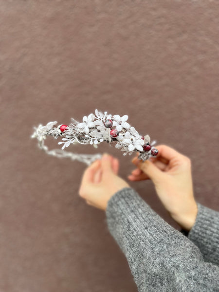 Winter flower half wreath with rose hips
