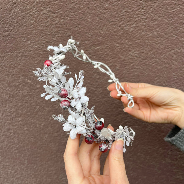 Winter flower half wreath with rose hips