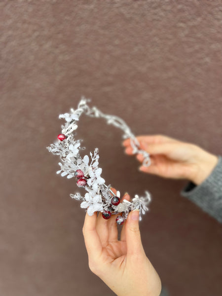Winter flower half wreath with rose hips