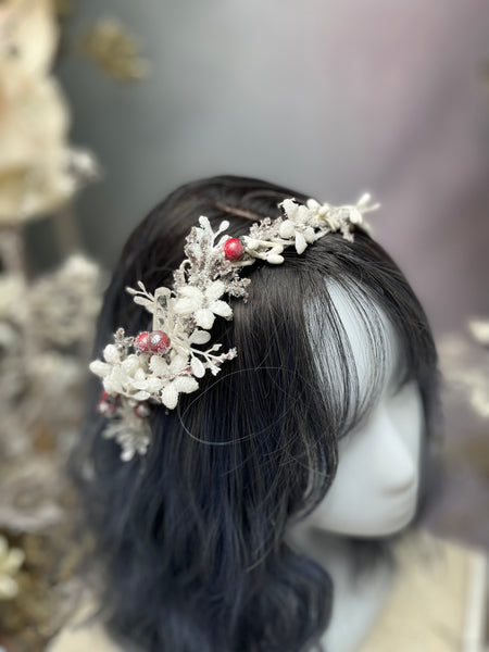 Winter flower half wreath with rose hips