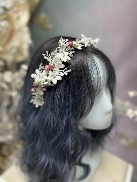 Winter flower half wreath with rose hips