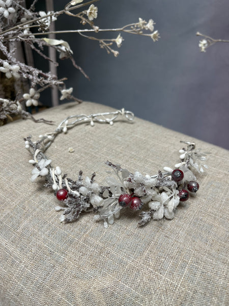 Winter flower half wreath with rose hips