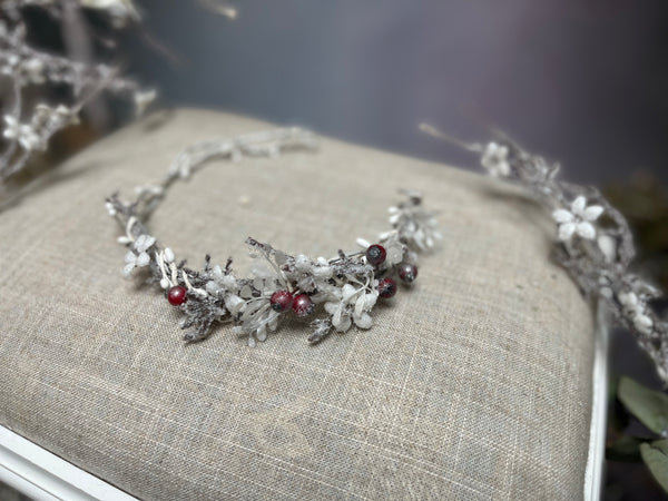 Winter flower half wreath with rose hips