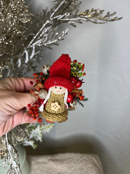 Christmas flower brooch with dolls
