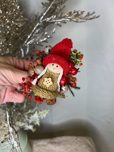 Christmas flower brooch with dolls