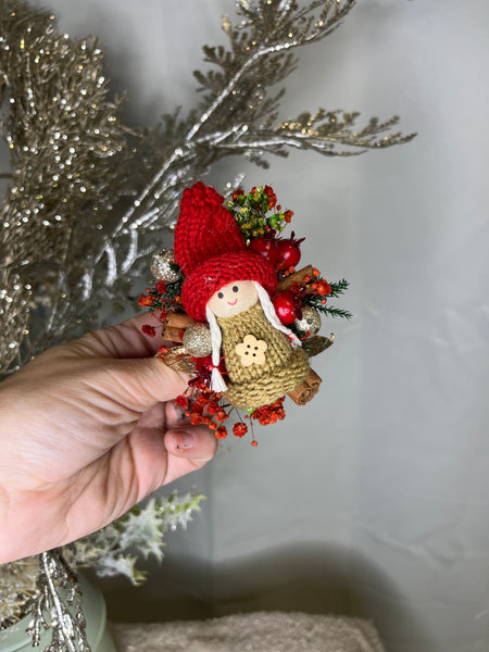 Christmas flower brooch with dolls