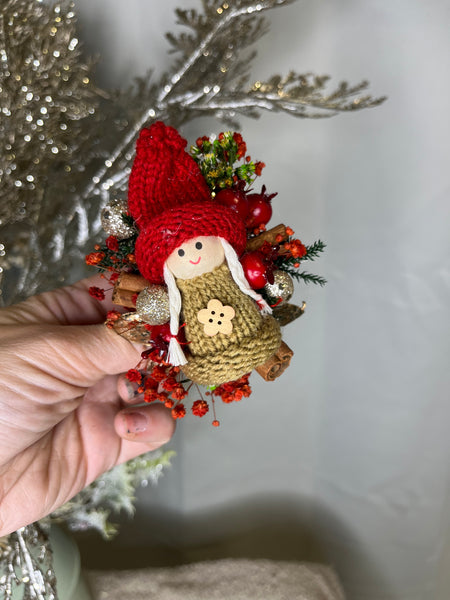 Christmas flower brooch with dolls