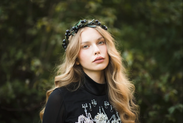 Dark flower half wreath Black flower crown with berries Natural flower crown Half wreath with dark berries Greenery wreath Magaela handmade