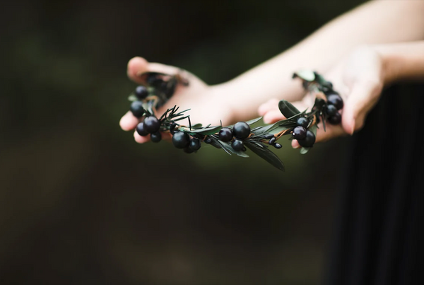 Dark flower half wreath Black flower crown with berries Natural flower crown Half wreath with dark berries Greenery wreath Magaela handmade