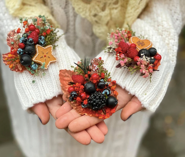Christmas flower brooch Forest wedding brooch with berries Gingerbread brooch Woodland Bridal flower brooch Magaela accessories Coat brooch