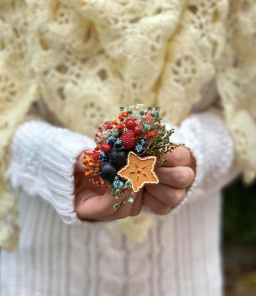 Christmas flower brooch Forest wedding brooch with berries Gingerbread brooch Woodland Bridal flower brooch Magaela accessories Coat brooch