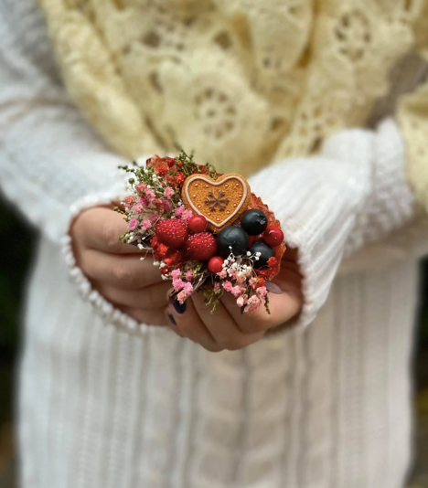 Christmas flower brooch Forest wedding brooch with berries Gingerbread brooch Woodland Bridal flower brooch Magaela accessories Coat brooch
