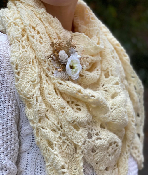 Off white and golden wedding brooch Winter brooch Ivory flower brooch Bridal flower brooch Magaela accessories Cream Coat brooch Magaela