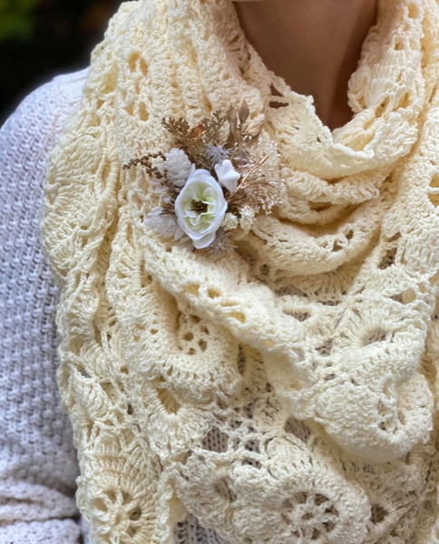 Off white and golden wedding brooch Winter brooch Ivory flower brooch Bridal flower brooch Magaela accessories Cream Coat brooch Magaela
