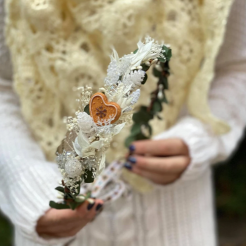 Winter flower wreath Flower crown with gingerbread heart Christmas Wreath for bride Christmas wedding Green and white Magaela Natural