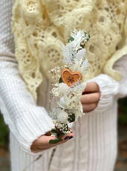 Winter flower wreath Flower crown with gingerbread heart Christmas Wreath for bride Christmas wedding Green and white Magaela Natural