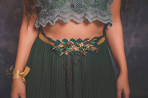 Glamour belt in emerald and golden colours