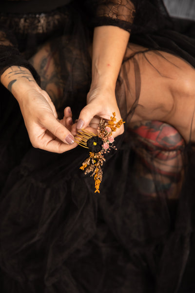 Ochre and black mini hair comb
