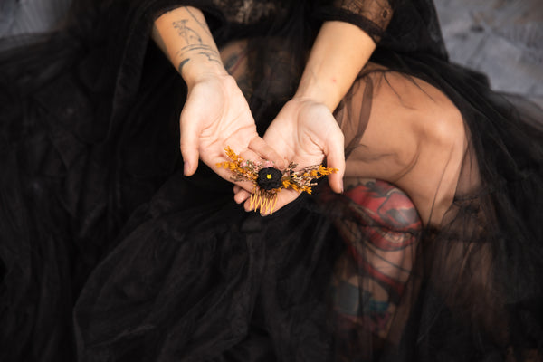 Ochre and black mini hair comb