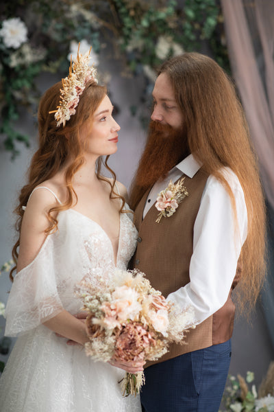 Rustic ivory flower boutonniere