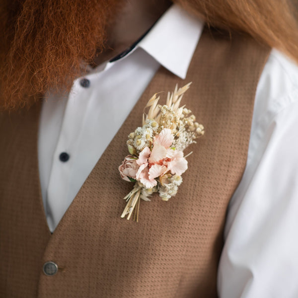 Rustic ivory flower boutonniere