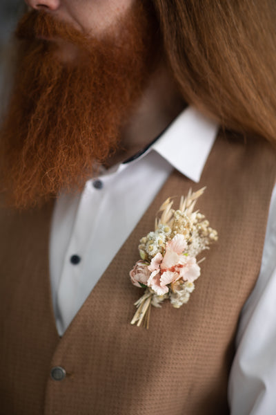 Rustic ivory flower boutonniere