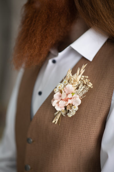 Rustic ivory flower boutonniere