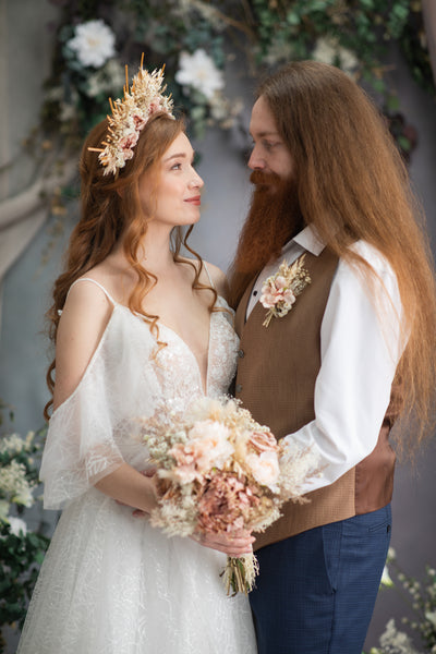 Rustic ivory flower boutonniere