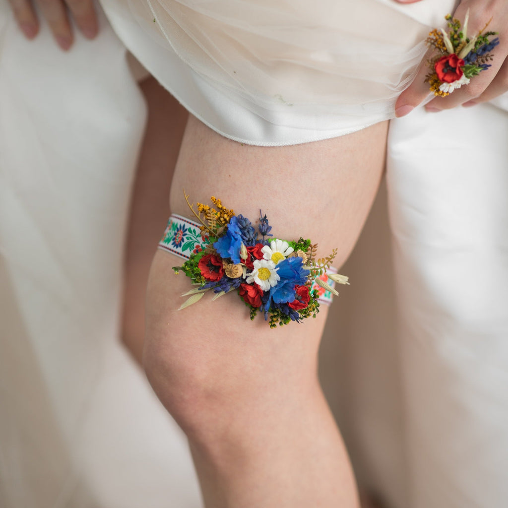 Folk bridal garter with poppy and daisy