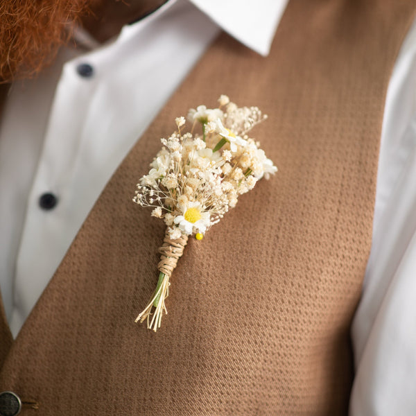 Ivory daisy flower boutonniere