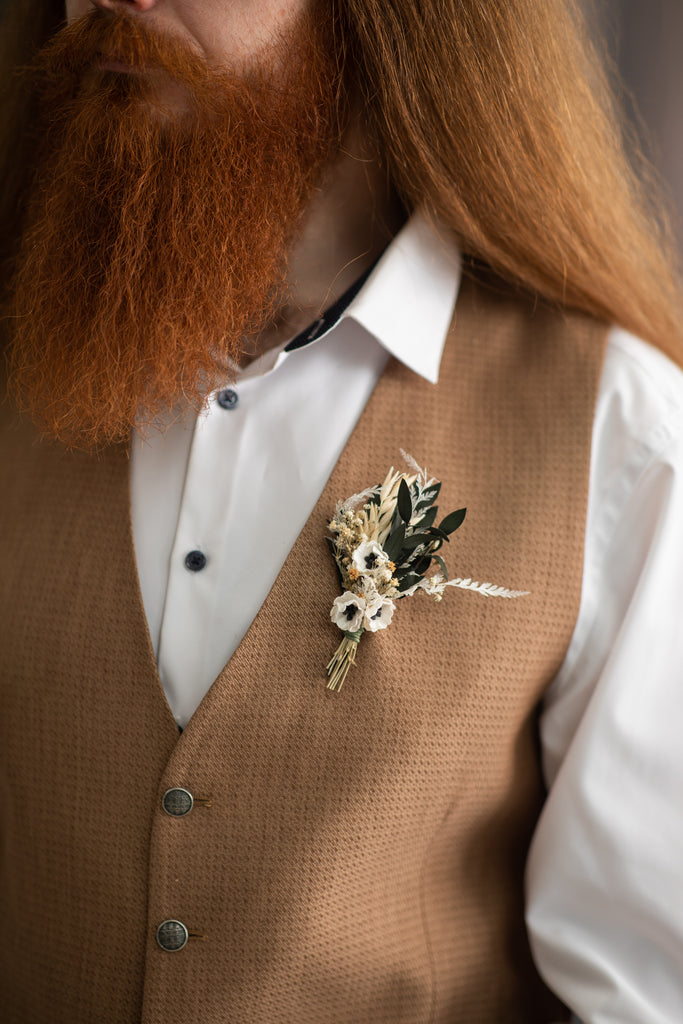 Anemone flower boutonnieres