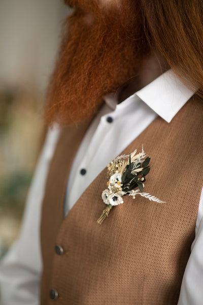 Anemone flower boutonnieres