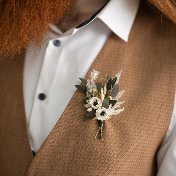 Anemone flower boutonnieres