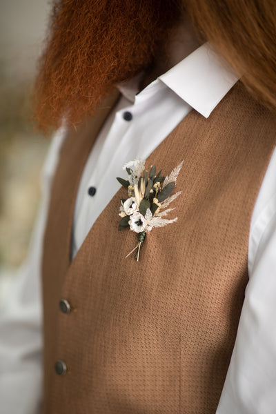 Anemone flower boutonnieres