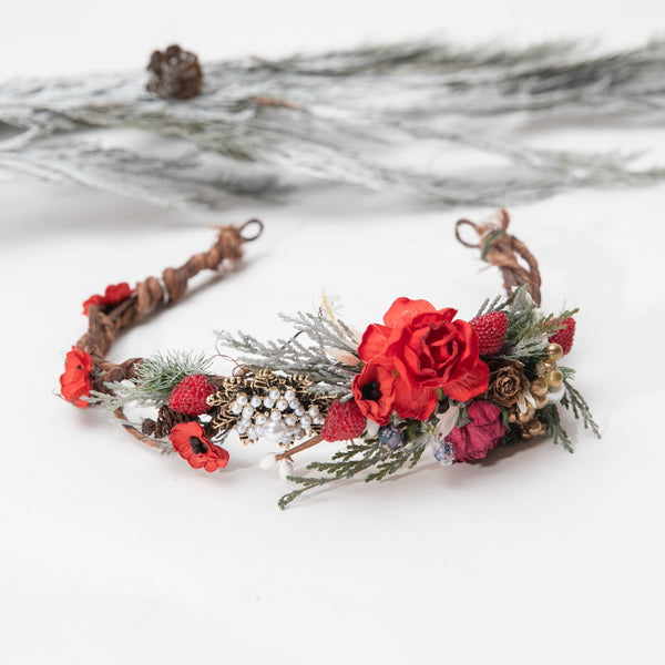Christmas hair wreath Red half wreath with strawberries Bridal accessories Winter half wreath Photoshoot Magaela Wedding jewellery Handmade