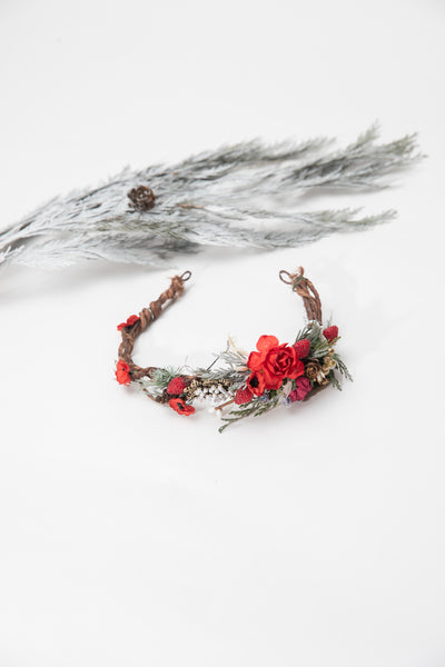 Christmas hair wreath Red half wreath with strawberries Bridal accessories Winter half wreath Photoshoot Magaela Wedding jewellery Handmade