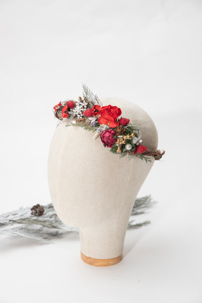 Christmas hair wreath Red half wreath with strawberries Bridal accessories Winter half wreath Photoshoot Magaela Wedding jewellery Handmade