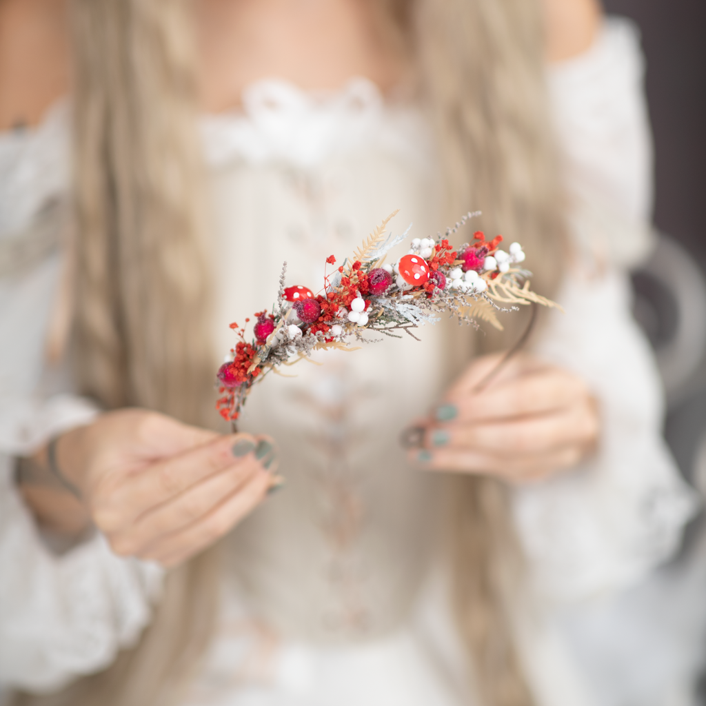 Red woodland half wreath with mushrooms