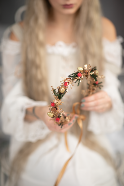 Christmas hair crown with rose hips