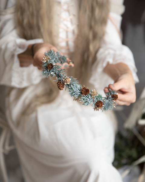 Winter flower half wreath with pine cones