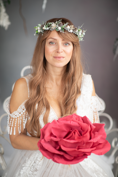 Winter Christmas mistletoe flower crown