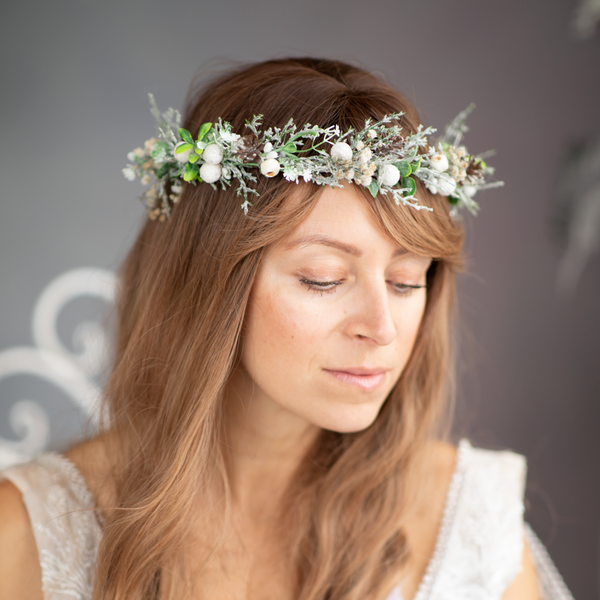 Winter Christmas mistletoe flower crown