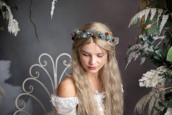 Winter flower half wreath with pine cones