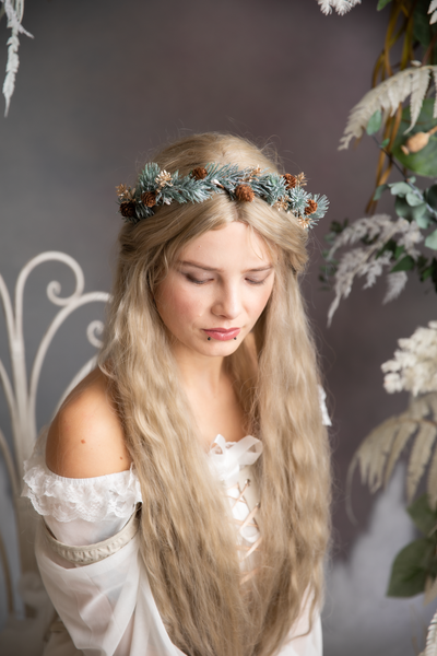 Winter flower half wreath with pine cones