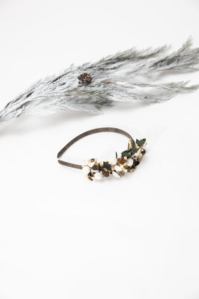 Winter flower headband with pine cones
