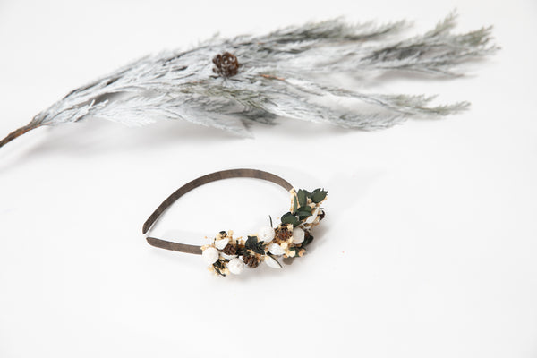 Winter flower headband with pine cones