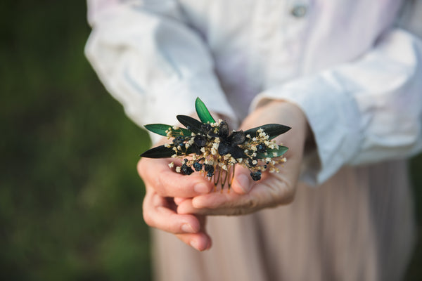 Greenery bridal hair comb Olive leaves Baby's breath flower comb for bride Natural Wedding hair jewellery Greenery hair flowers Magaela