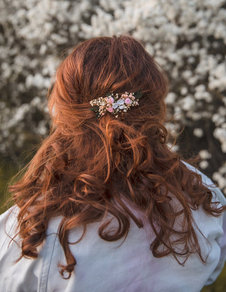 Small bridal flower hair comb Natural baby's breath flower comb Headpiece for bride Romantic pink and beige comb Hair flowers Delicate comb