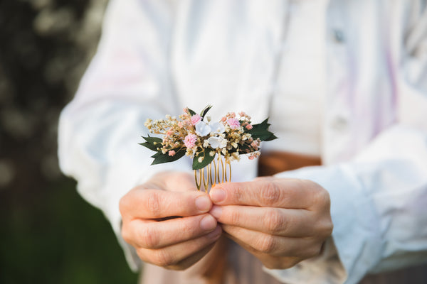 Small bridal flower hair comb Natural baby's breath flower comb Headpiece for bride Romantic pink and beige comb Hair flowers Delicate comb