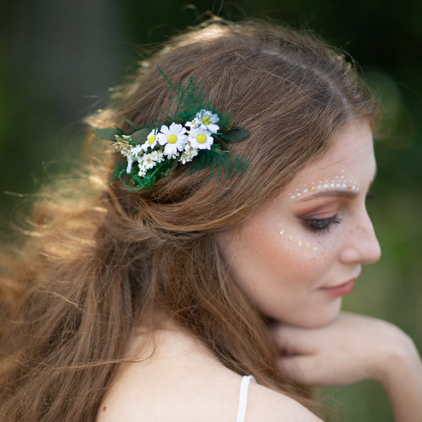 Natural meadow flower comb Daisy hair comb for bride Cottagecore Wedding accessories Bride to be Magaela handmade Wildflowers headpiece